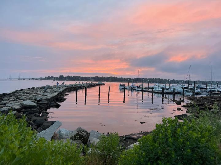 Borough Beach Apartment Stonington Exterior photo