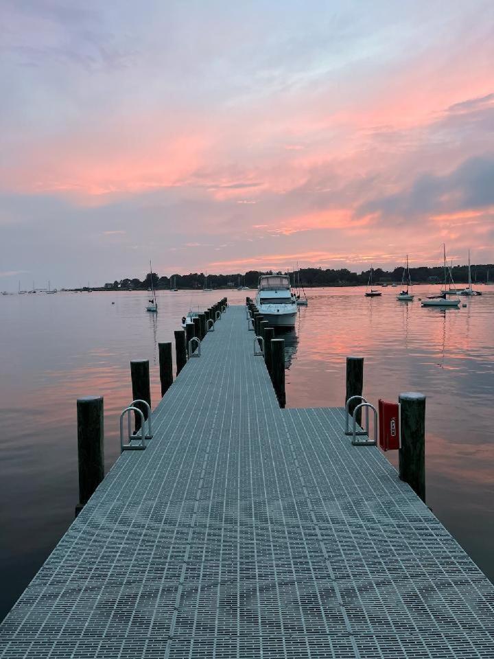 Borough Beach Apartment Stonington Exterior photo